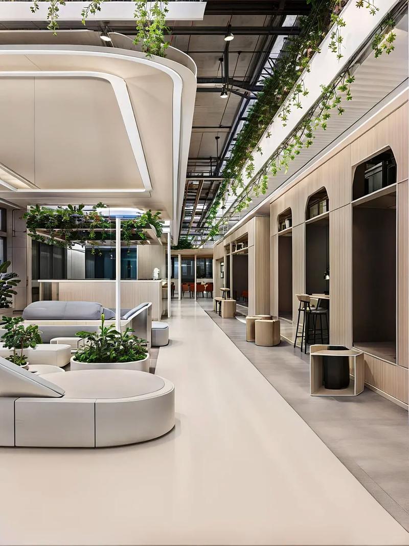 綠意盎然的辦公室裝修設(shè)計效果圖案例 融合生態(tài)與現(xiàn)代的辦公空間設(shè)計